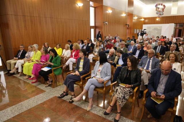 O Parlamento acolle a presentación do libro “O Estatuto de Galiza. Antecedentes e comentarios”